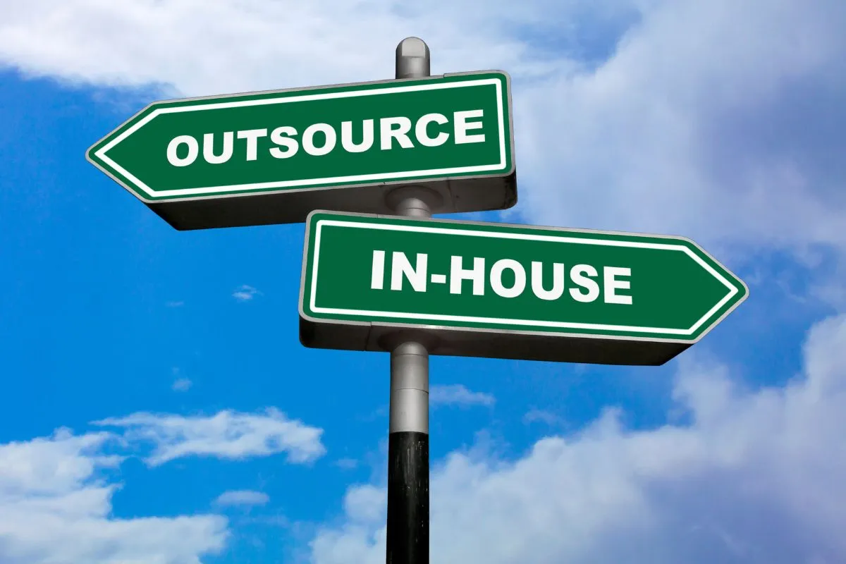 Agencja content marketingu vs in-house – co wybrać dla swojej firmy?